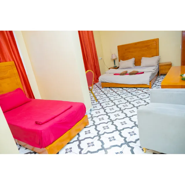 Ramaas Hotel