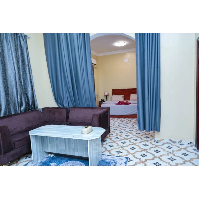 Ramaas Hotel